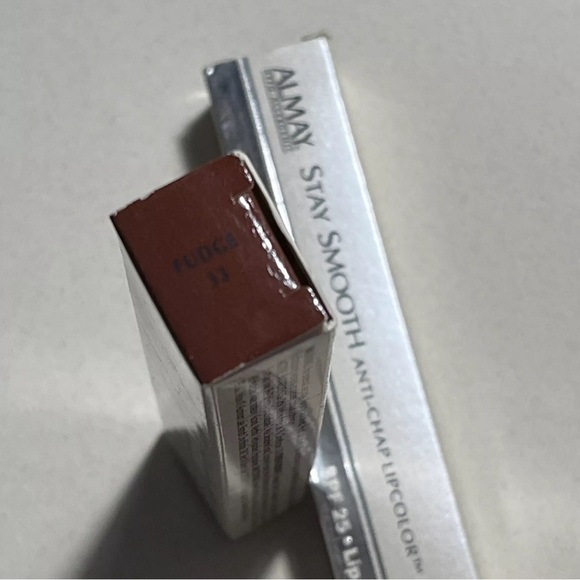 2x ALMAY Stay Smooth Anti-Chap Lipcolor with SPF 25 - Lip Protectant #33 FUDGE - Picture 6 of 7